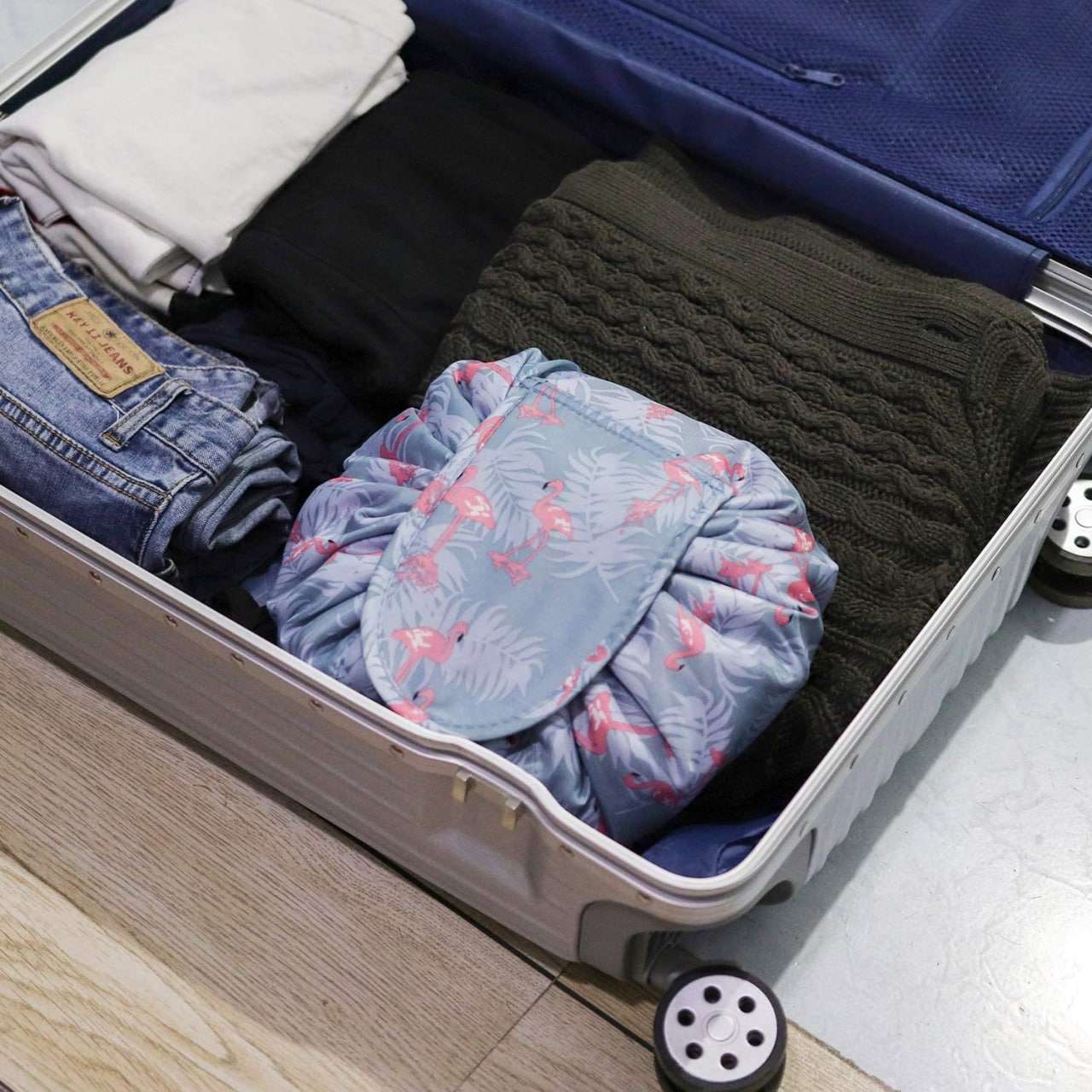 Cool Trendys Belleza Cosmetiquera®️ Pillow😍